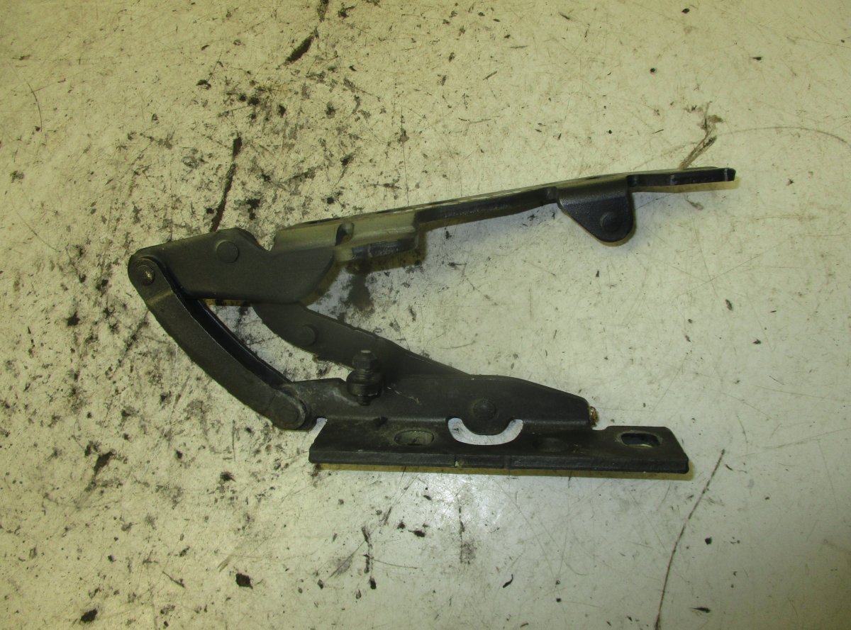 BMW X5 (E53) Bonnet Hinge Right BMW X5 (E53) (2000-2007) Bonnet Hinge Right

Ge...