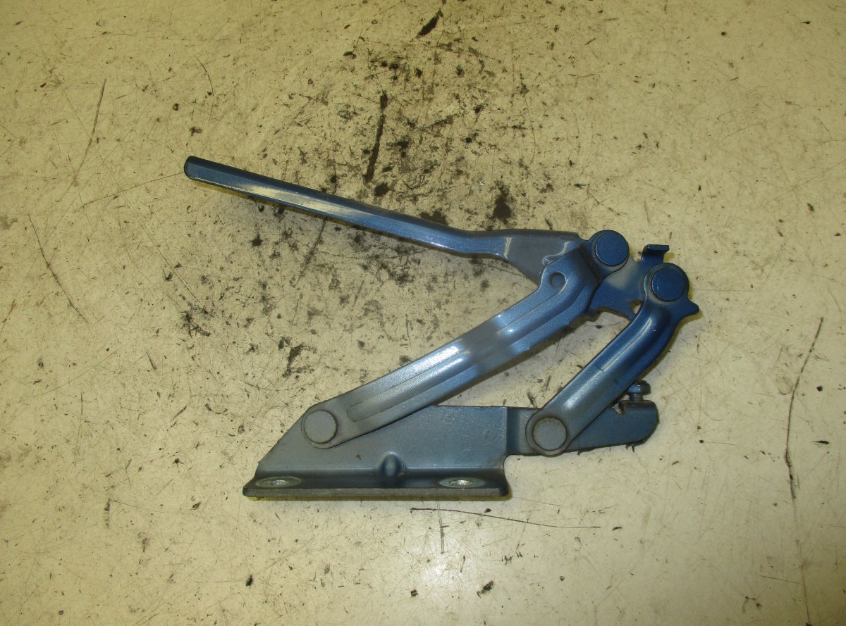Volkswagen Golf 4 Bonnet Hinge Left VW GOLF V (1K) (2003-2009) Bonnet Hinge Left

G...