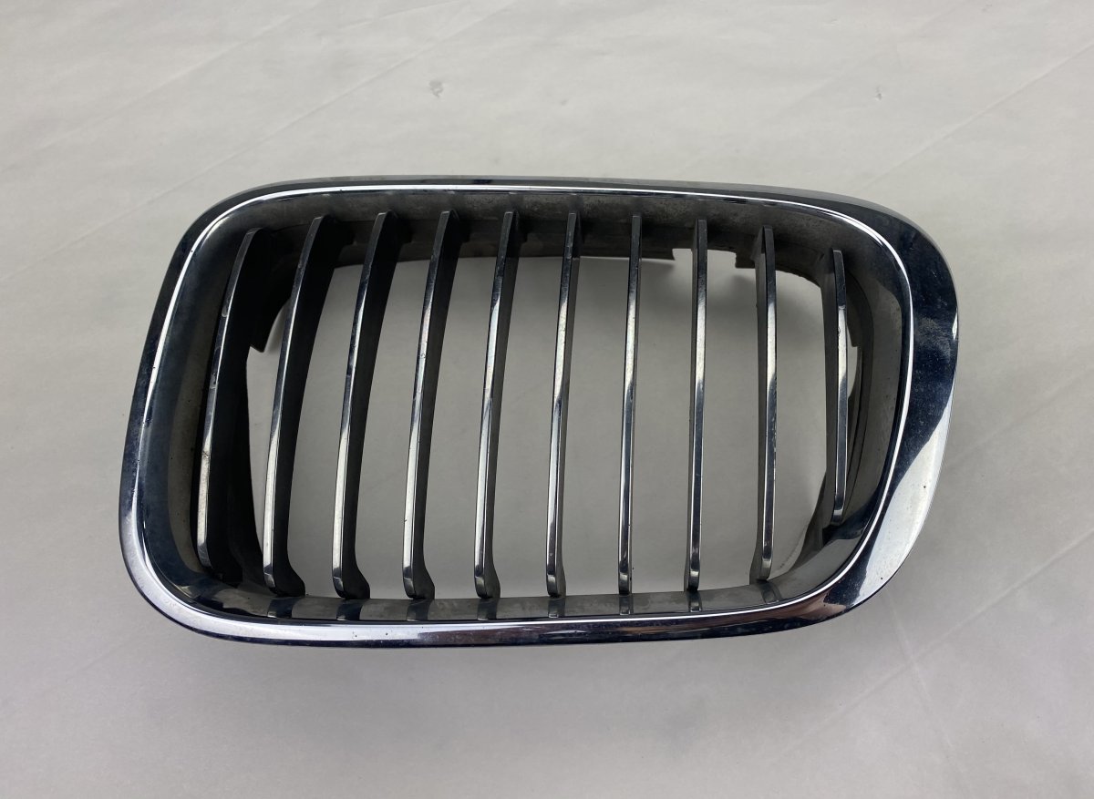 BMW 3 (E36) Radiator Grille left part Radiator Grille left part — BMW 3 (E46) (1998-2...