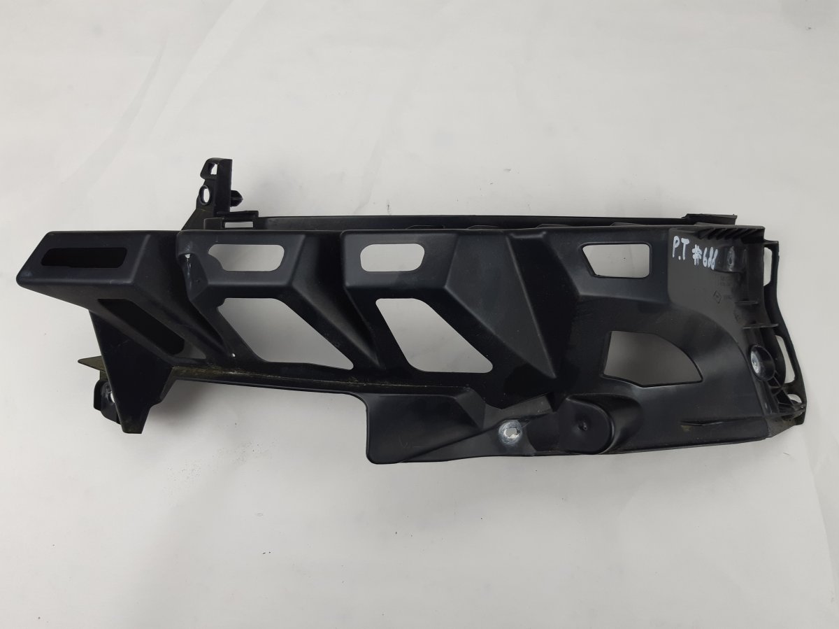 Renault Megane Rear bumper Carrier holder on fender right RENAULT MEGANE II (2002-2008) Rear bumper Carri...