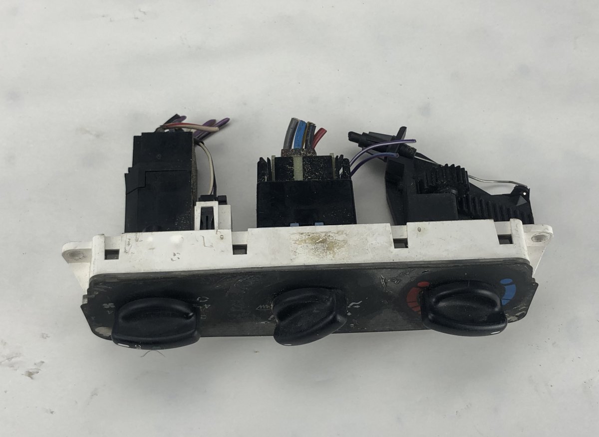 Ford Fiesta Heater control panel FORD FIESTA IV (1995-2002) Heater control panel...
