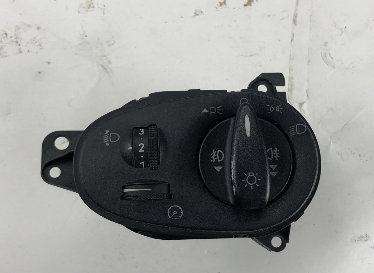 Ford Focus Headlight Switch FORD FOCUS I (1998-2007) Headlight Switch

Gene...