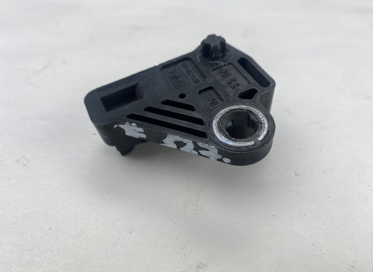 Volvo V40 kampiakselin asentoanturi VOLVO V40 (2012-2019) Crankshaft Position Senso...