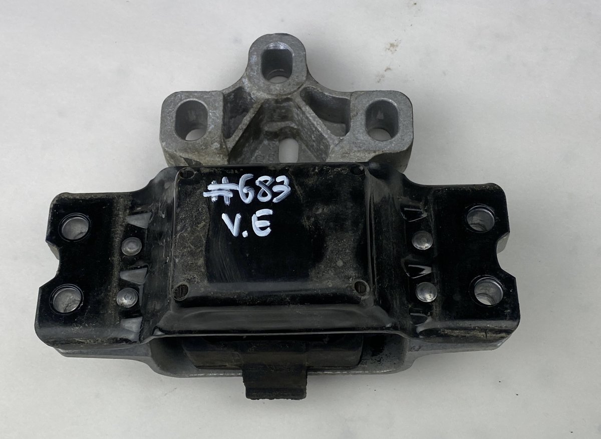 Volkswagen Passat (B7) Engine Mount left VW PASSAT B6 (3C) (2005-2010) Engine Mount left...