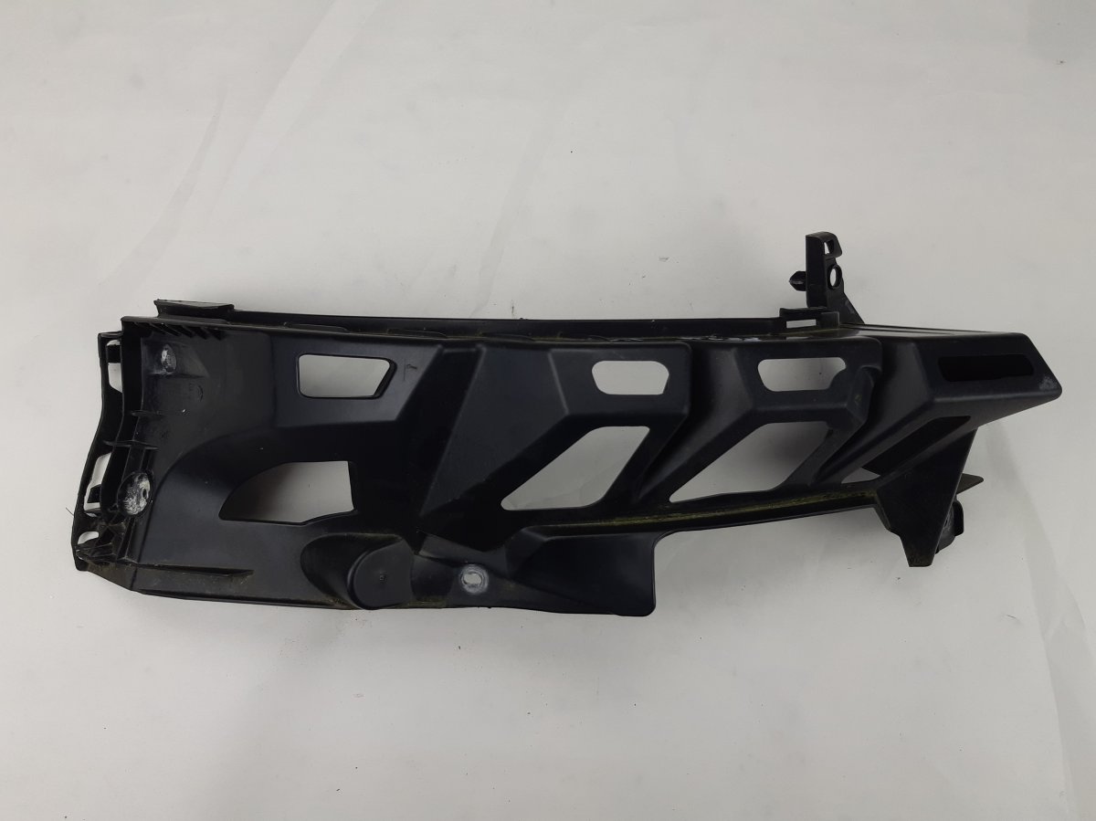 Renault Megane Rear bumper Carrier holder on fender left Rear bumper Carrier holder on fender left — REN...