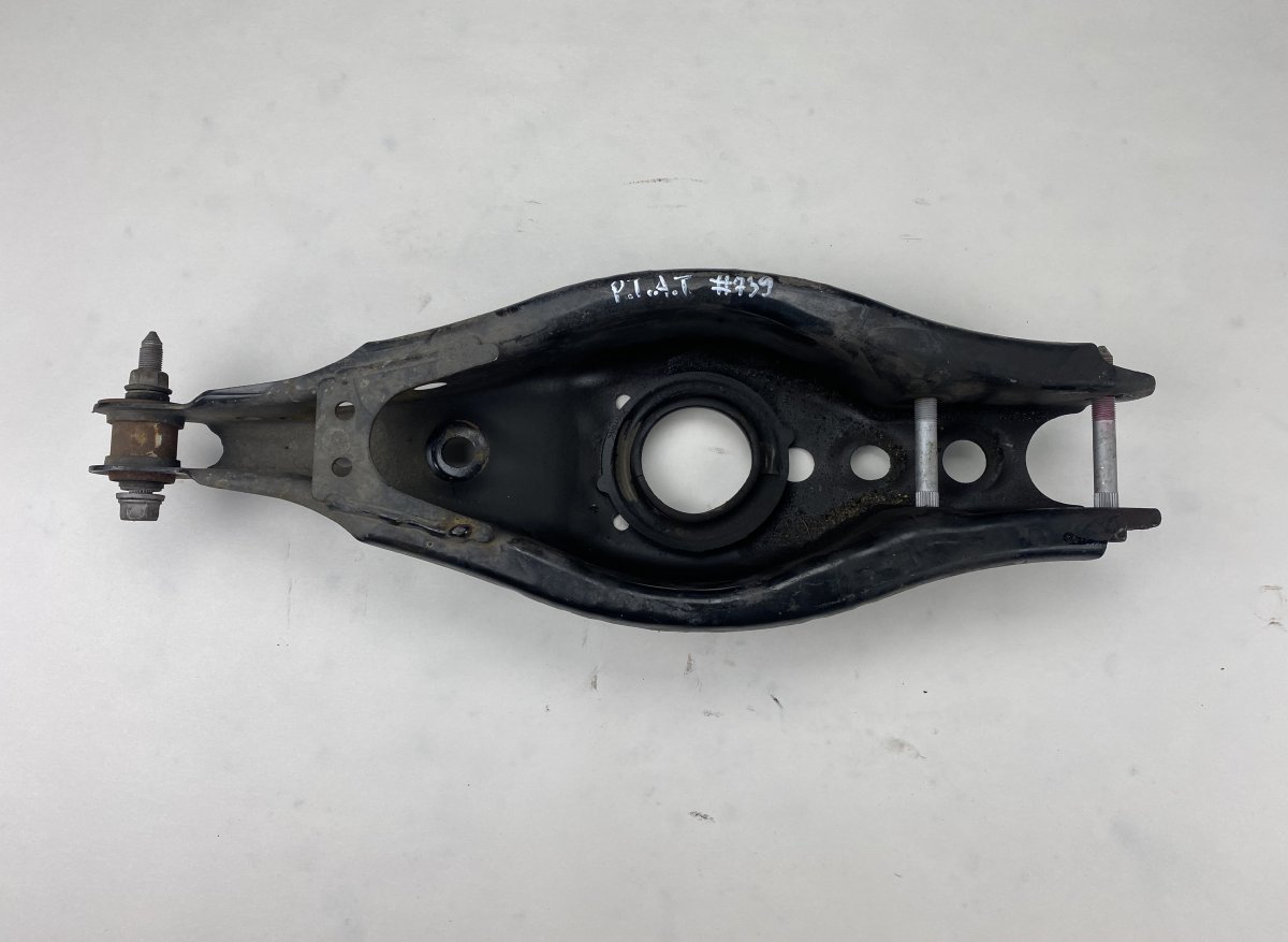 Toyota Avensis (T27) Rear Axle Track Control Arm Lower Rear right TOYOTA AVENSIS (T270) (2009-2018) Rear Axle Tra...