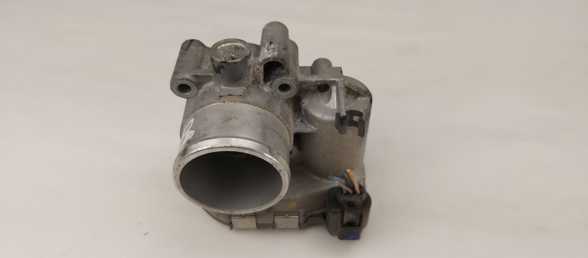 Ford Fiesta Throttle body FORD FIESTA V (2001-2008) Throttle body 9A6G9F9...