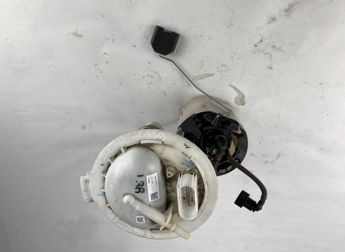 Volkswagen Passat (B7) Fuel delivery pump VW PASSAT B7 / ALLTRACK (2010-2015) Fuel delive...