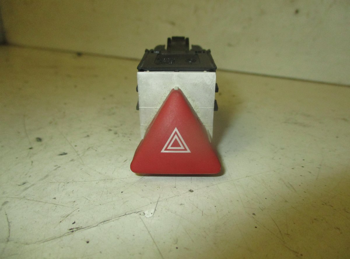 Volkswagen Passat Hazard switch VW PASSAT B6 (3C) (2005-2010) Hazard switch

Ge...