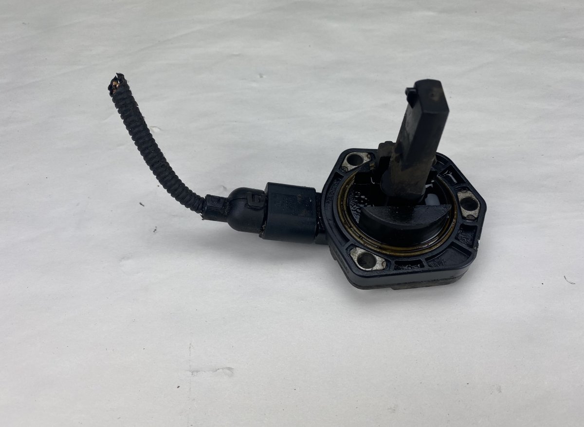 Volkswagen Golf 3 Öljyn tasoanturi VW GOLF IV (1J) (1997-2006) Oil Level Sensor 1J...