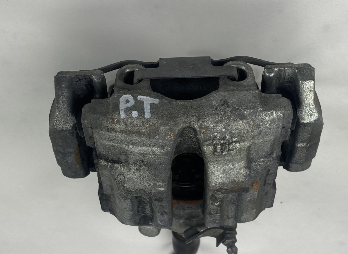 BMW 3 (E46) Brake caliper rear right BMW 3 (E90, E91, E92, E93) (2005-2011) Brake ca...