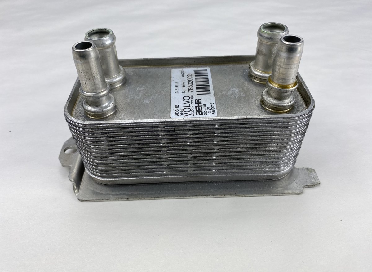 Volvo V40 Engine Oil Cooler VOLVO V40 (2012-2019) Engine Oil Cooler 3131931...