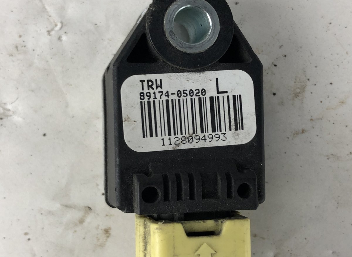 Toyota Avensis (T27) Crash Sensor Front Crash Sensor Front — TOYOTA AVENSIS (T270) (200...