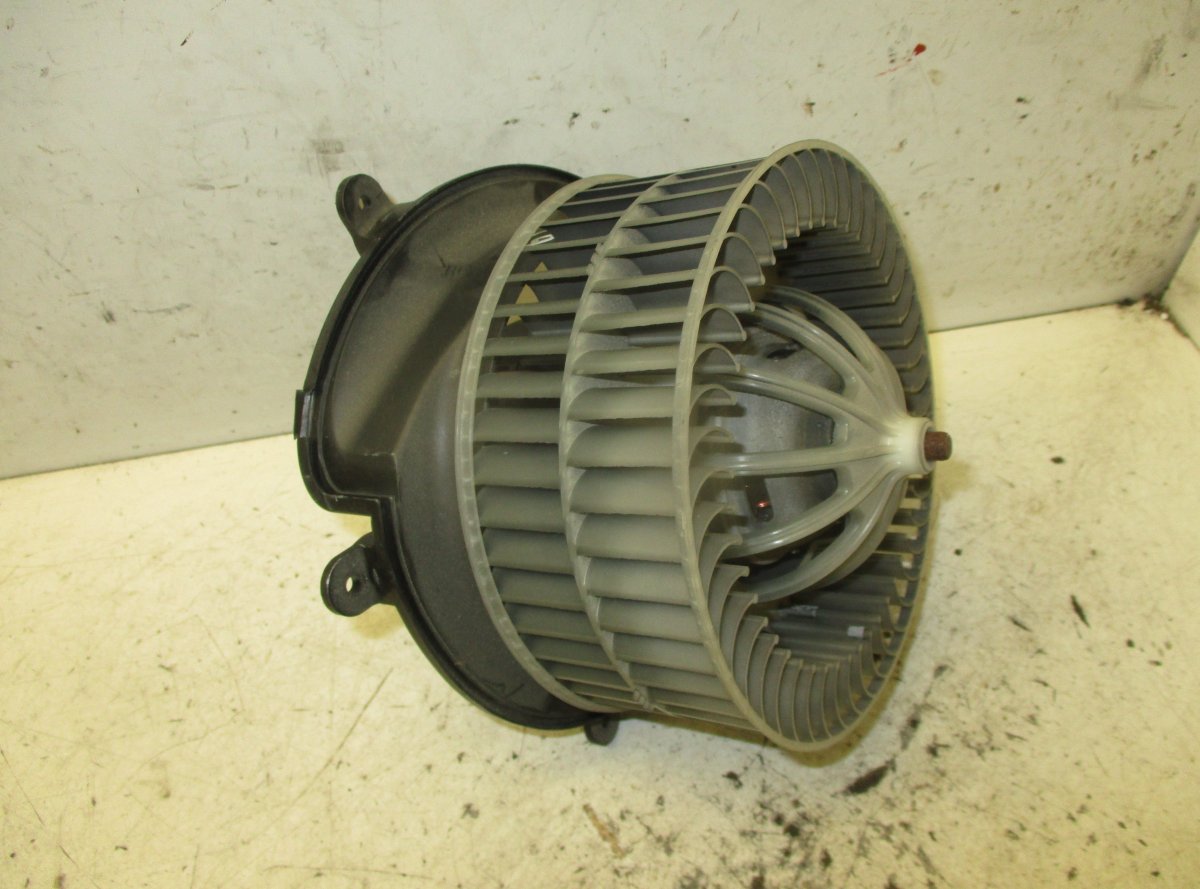 BMW 7 (E65 / E66 / E67 / E68) Heater Fan