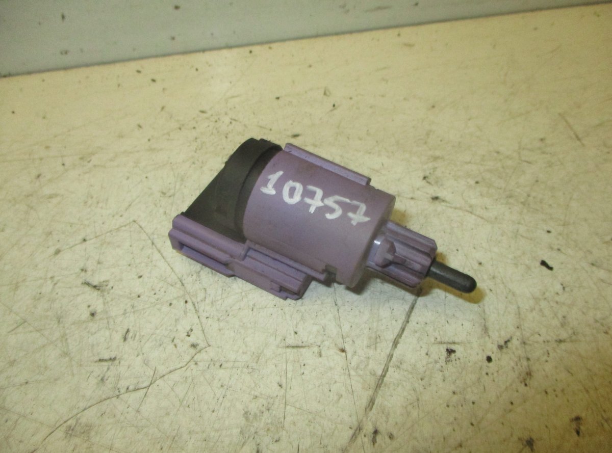 Volkswagen Touareg Brake Light Switch / sensor (under brake pedal) VW TOUAREG I (7L) (2002-2010) Brake Light Switc...
