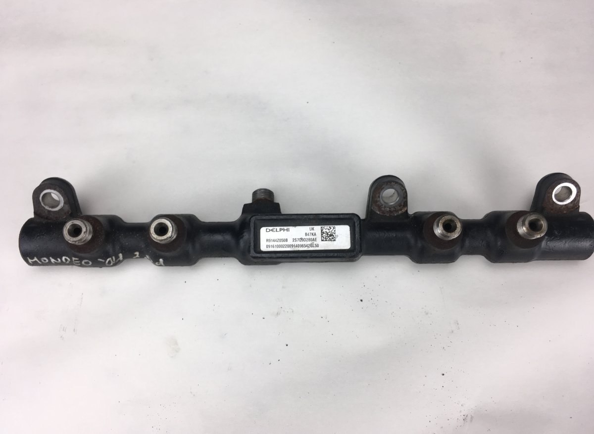 Ford Mondeo Fuel Distributor / fuel rail FORD MONDEO Mk III (2000-2007) Fuel Distributor...