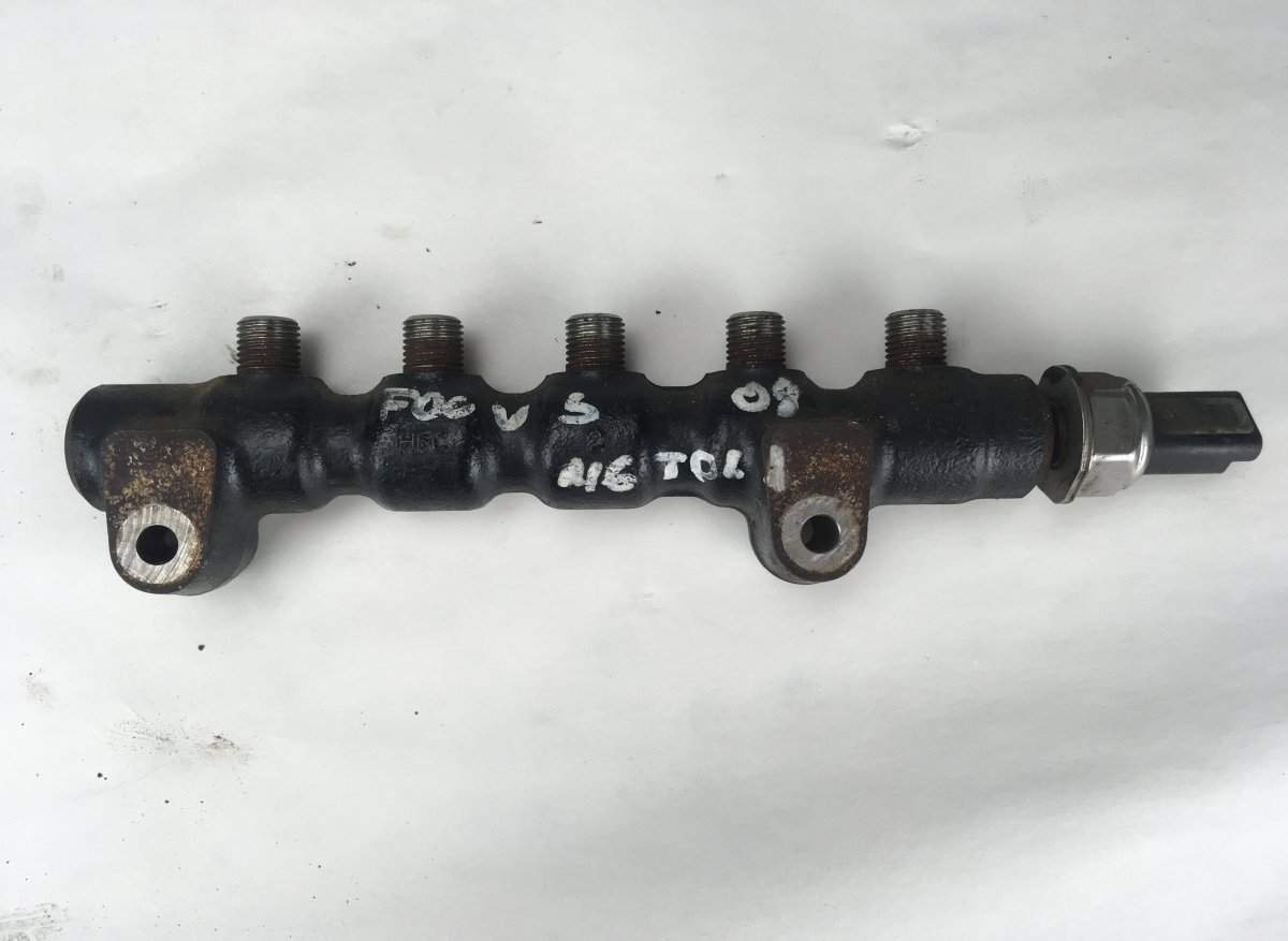 Ford Focus Fuel Distributor / fuel rail Fuel distributor / fuel rail — FORD FOCUS II (2...