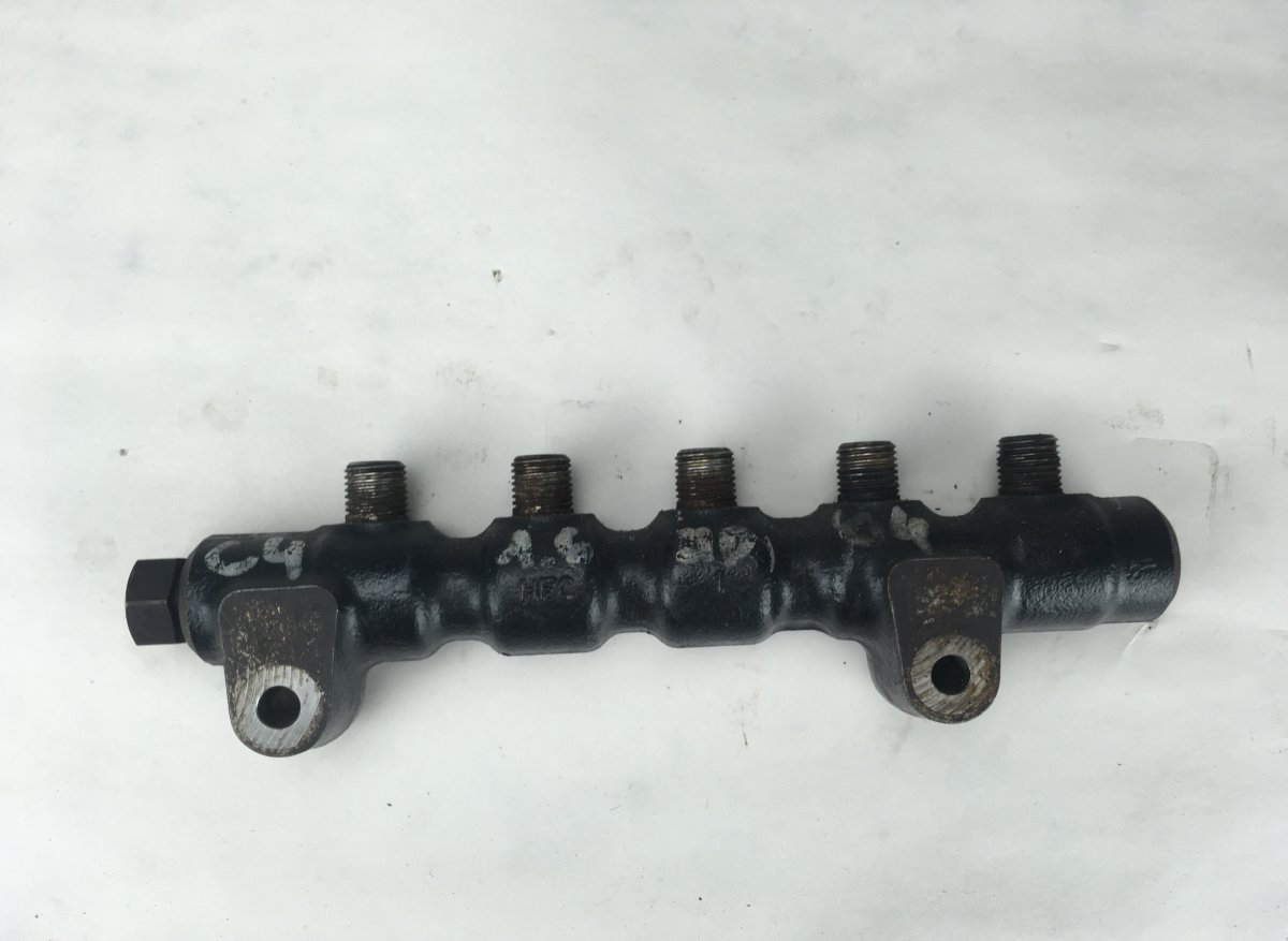 Citroen C4 Fuel Distributor / fuel rail Fuel distributor / fuel rail — CITROËN C4 I (LC...
