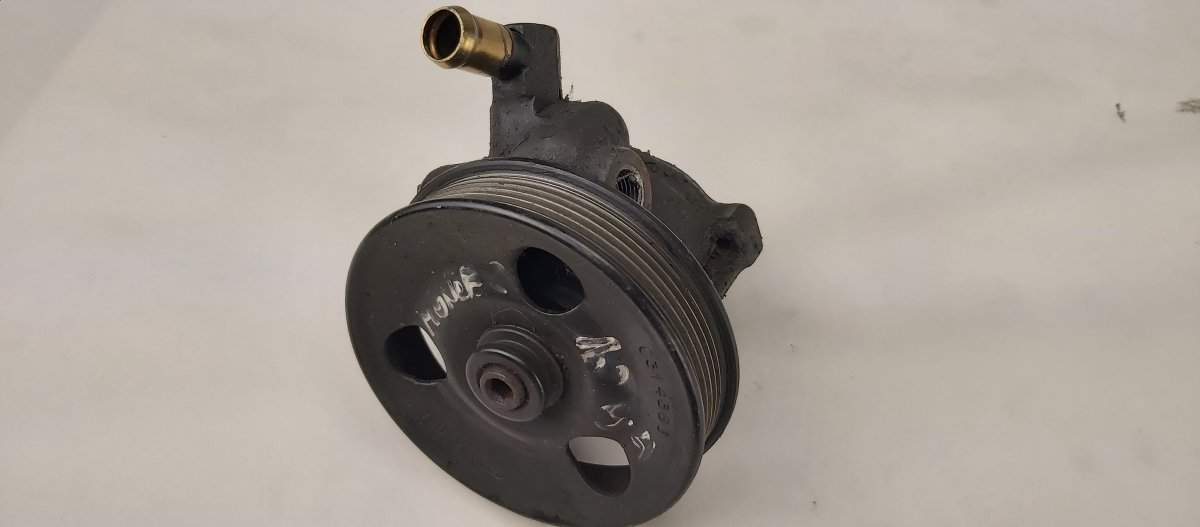 Ford Mondeo ohjaustehostimen pumppu FORD MONDEO I (1993-1996) Power steering pump

...