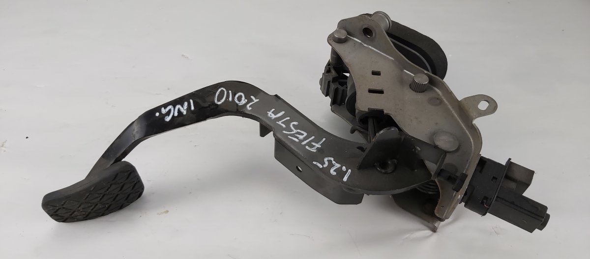 Ford Fiesta Accelerator Pedal FORD FIESTA VI (2008-2017) Accelerator Pedal 8V...