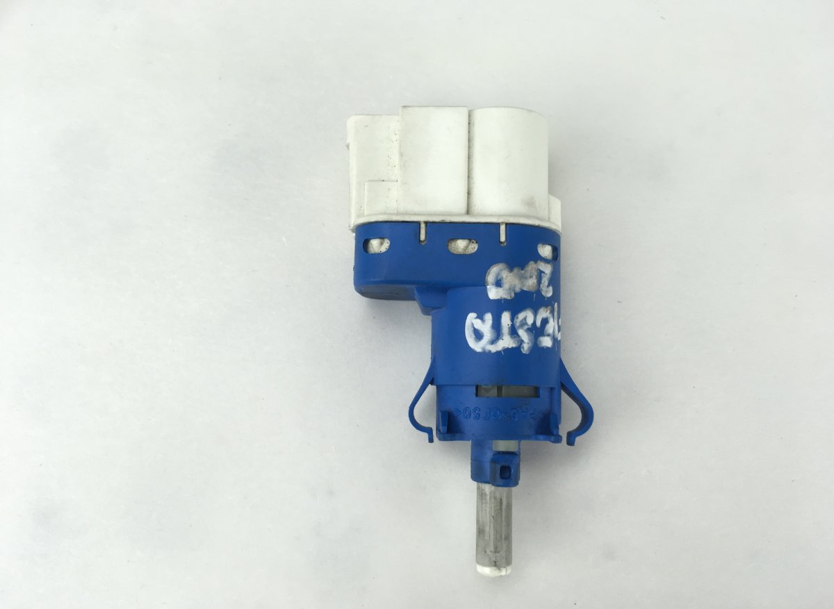 Ford Fiesta Brake Light Switch / sensor (under brake pedal) FORD FIESTA VI (2008-2017) Brake Light Switch /...
