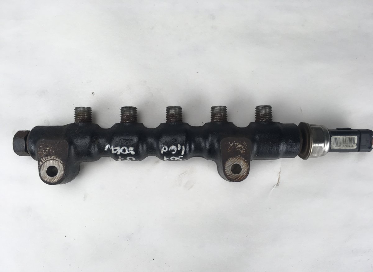 Peugeot 307 Fuel Distributor / fuel rail PEUGEOT 307 (2000-2007) Fuel Distributor / fuel...
