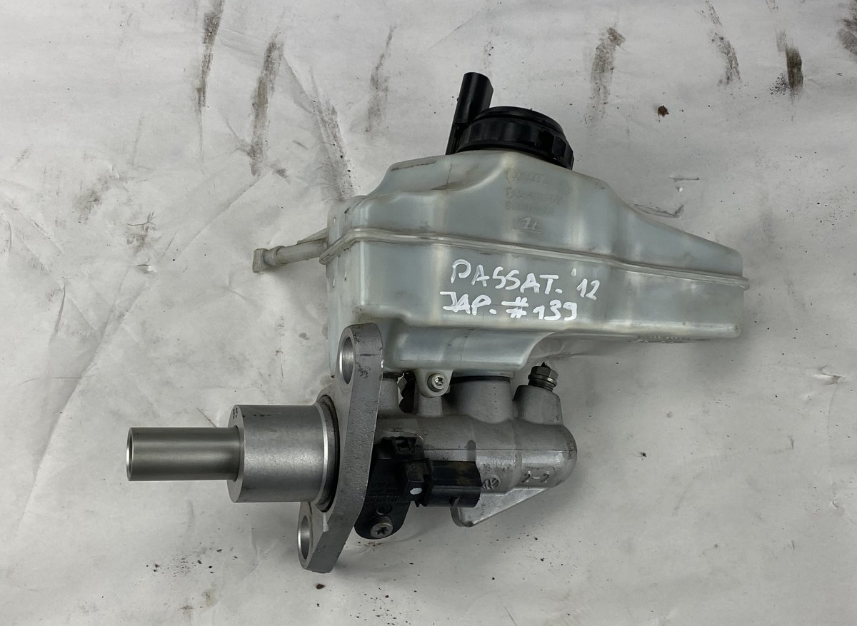 Volkswagen Passat (B7) jarrupääsylinteri VW PASSAT B7 / ALLTRACK (2010-2015) Brake Maste...