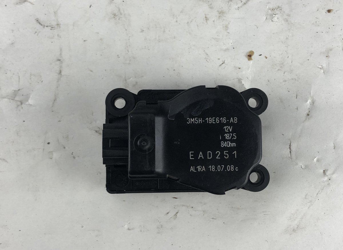 Ford Mondeo Evaporator air flow flap control motor FORD MONDEO Mk IV (BA7) (2007-2014) Evaporator ...