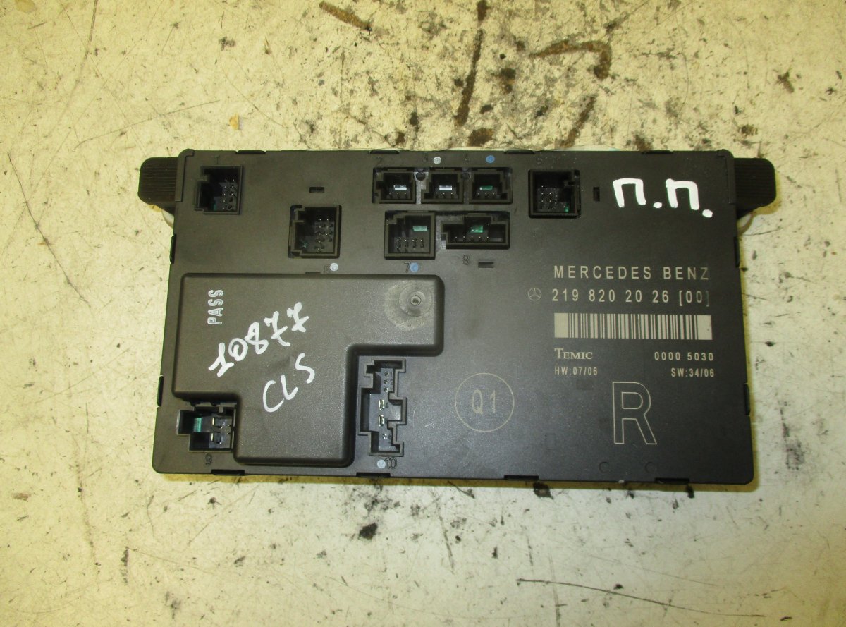 Mercedes-Benz CLS (C219) Door control unit front right MERCEDES-BENZ CLS (C219) (2004-2010) Door contr...
