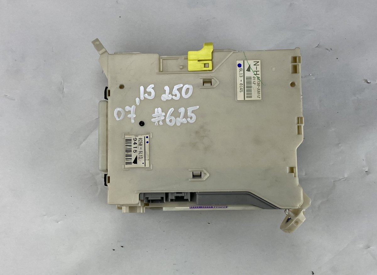 Lexus IS Fuse box Fuse box — LEXUS IS II (XE20) (2005-2013) — 827...