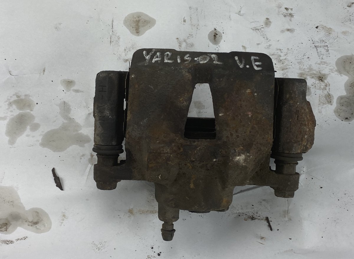 Toyota Yaris Brake caliper Front left TOYOTA YARIS I (XP10) (1999-2005) Brake caliper...