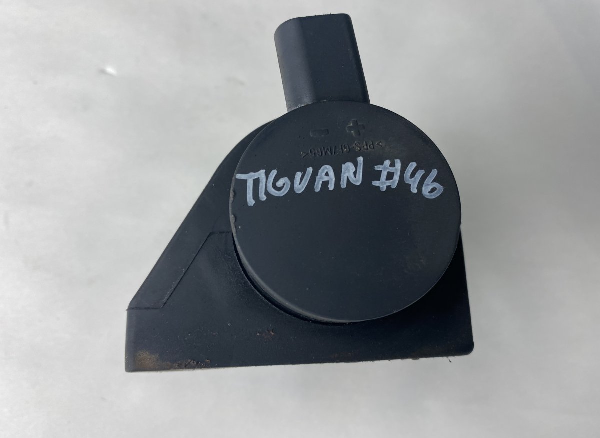 Volkswagen Tiguan vesipumppu VW TIGUAN I (5N) (2007-2018) Water Pump 3095000...