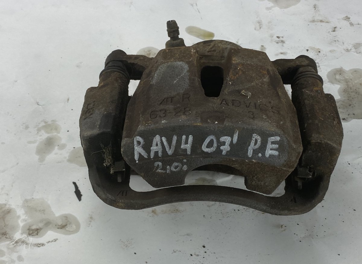 Toyota RAV4 (XA30) Brake caliper Front right TOYOTA RAV 4 III (XA30) (2005-2012) Brake calip...