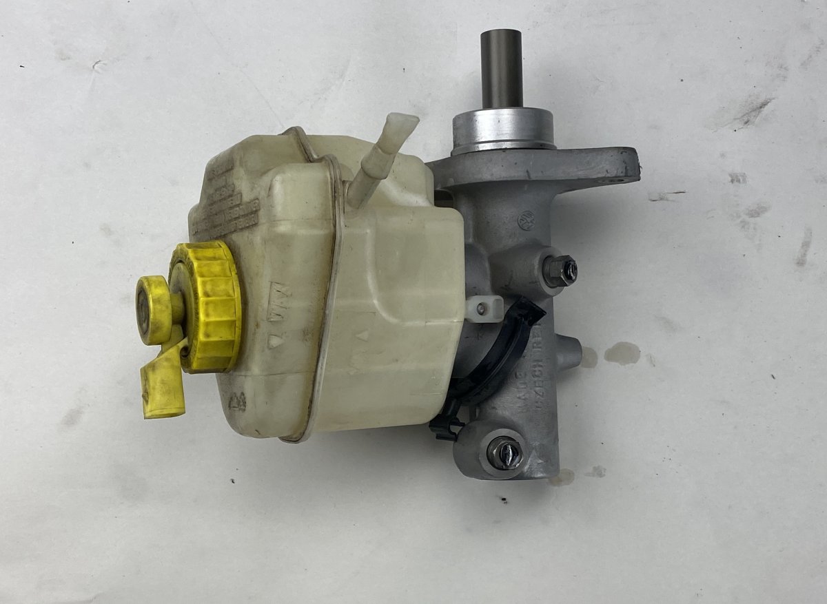 Porsche Cayenne jarrupääsylinteri PORSCHE CAYENNE I (2002-2010) Brake Master Cyli...