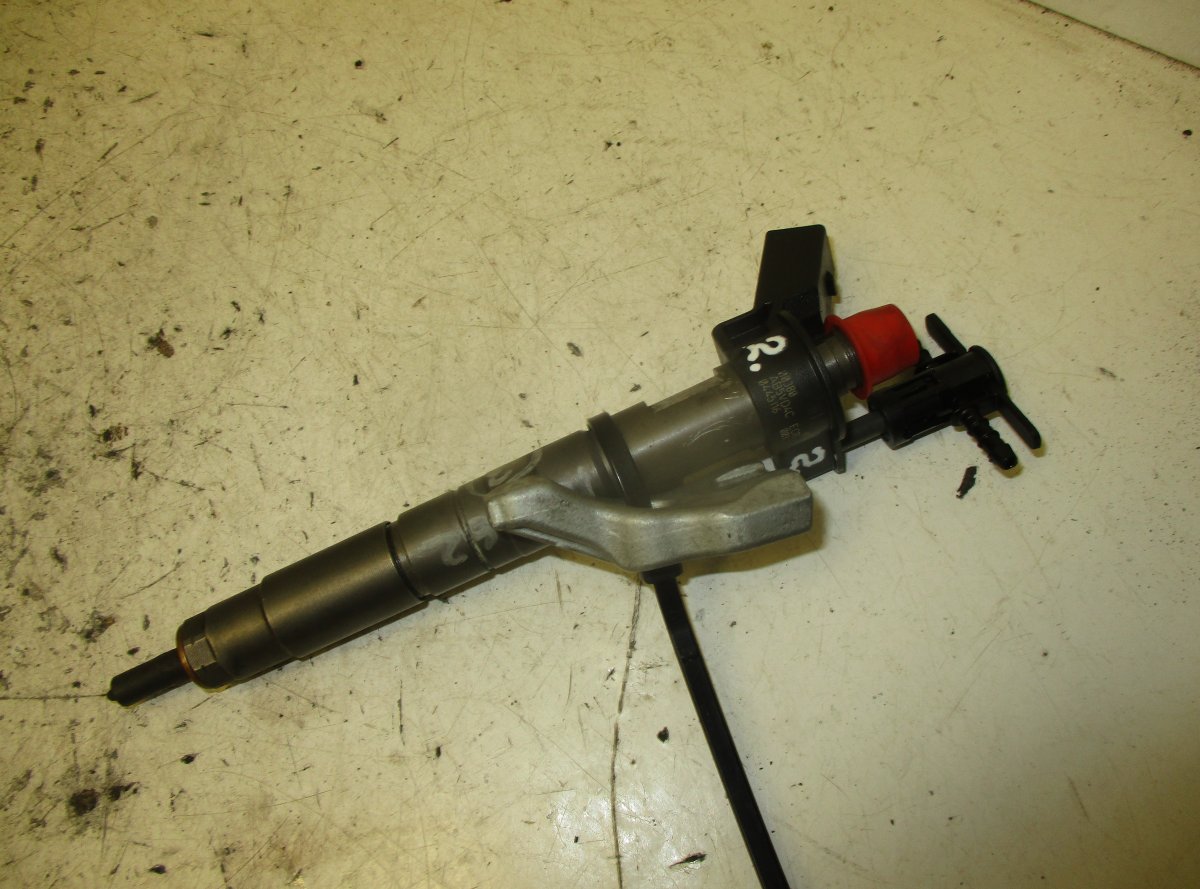 BMW 5 (E60 / E61) Fuel Injector BMW 5 (E60, E61) (2003-2010) Fuel Injector 7797...