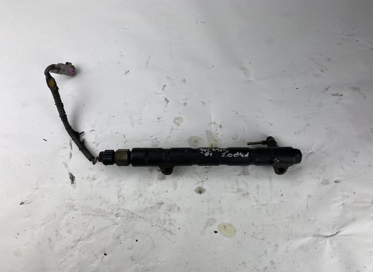 Toyota Avensis (T22) Fuel Distributor / fuel rail TOYOTA AVENSIS (T220) (1997-2003) Fuel Distribu...