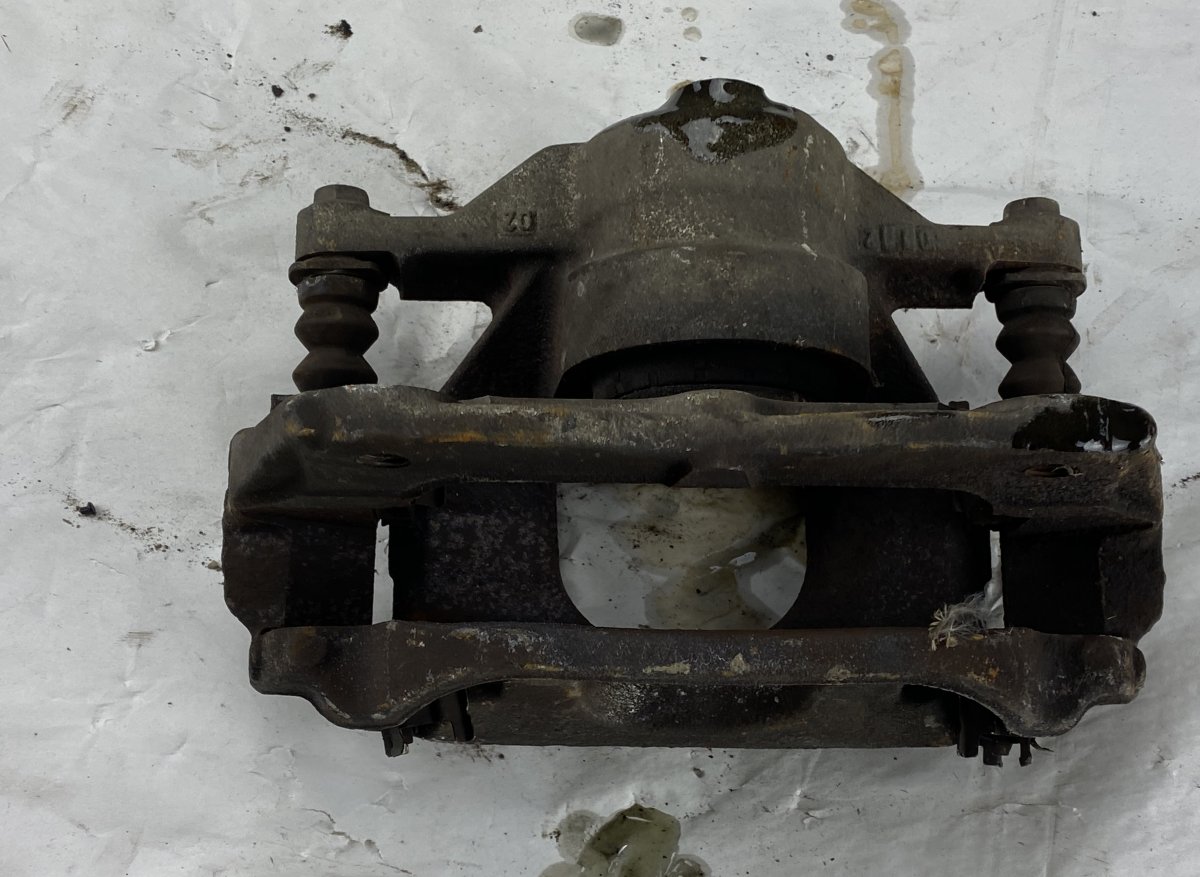 Toyota Avensis (T27) Brake caliper — front left Brake caliper — front left — TOYOTA AVENSIS (T2...