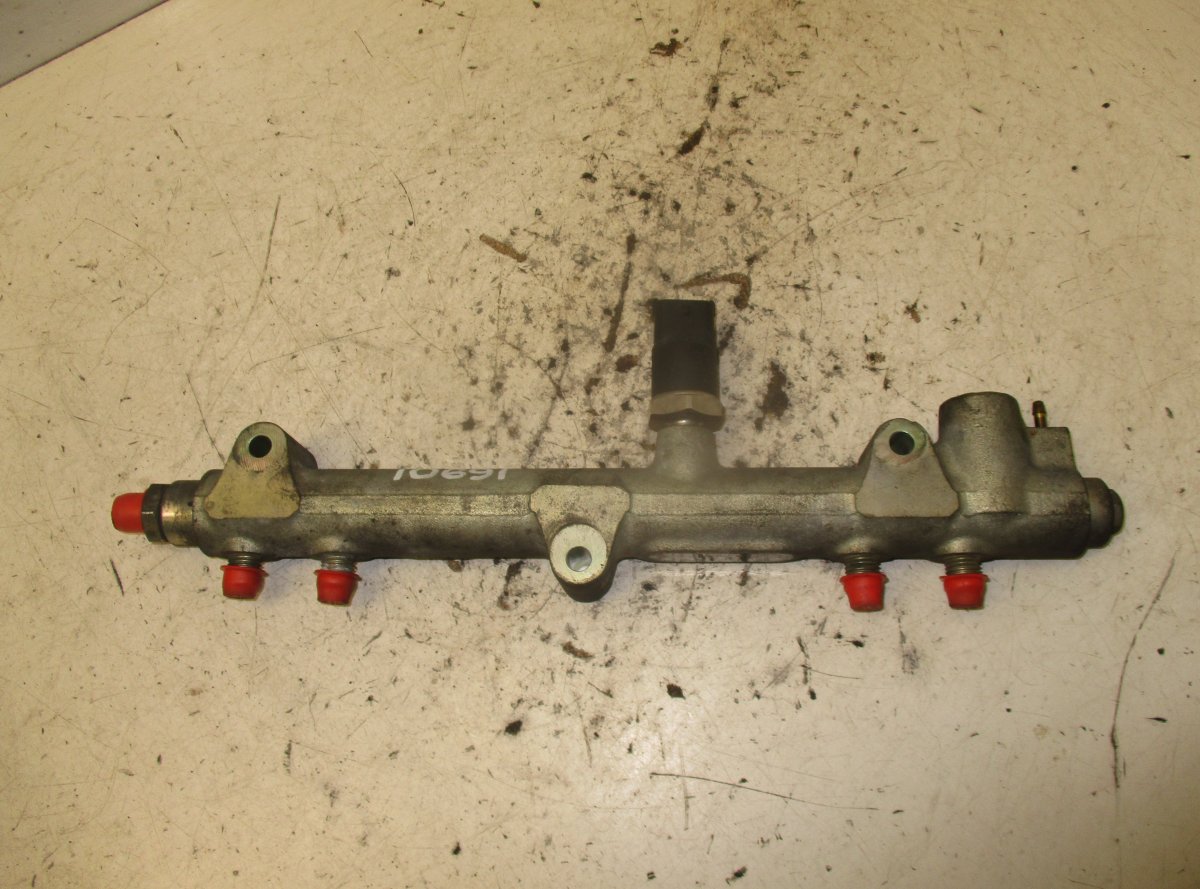 Chrysler Voyager / Town & Country Fuel Distributor / fuel rail CHRYSLER VOYAGER IV (RG, RS) (2000-2008) Fuel D...