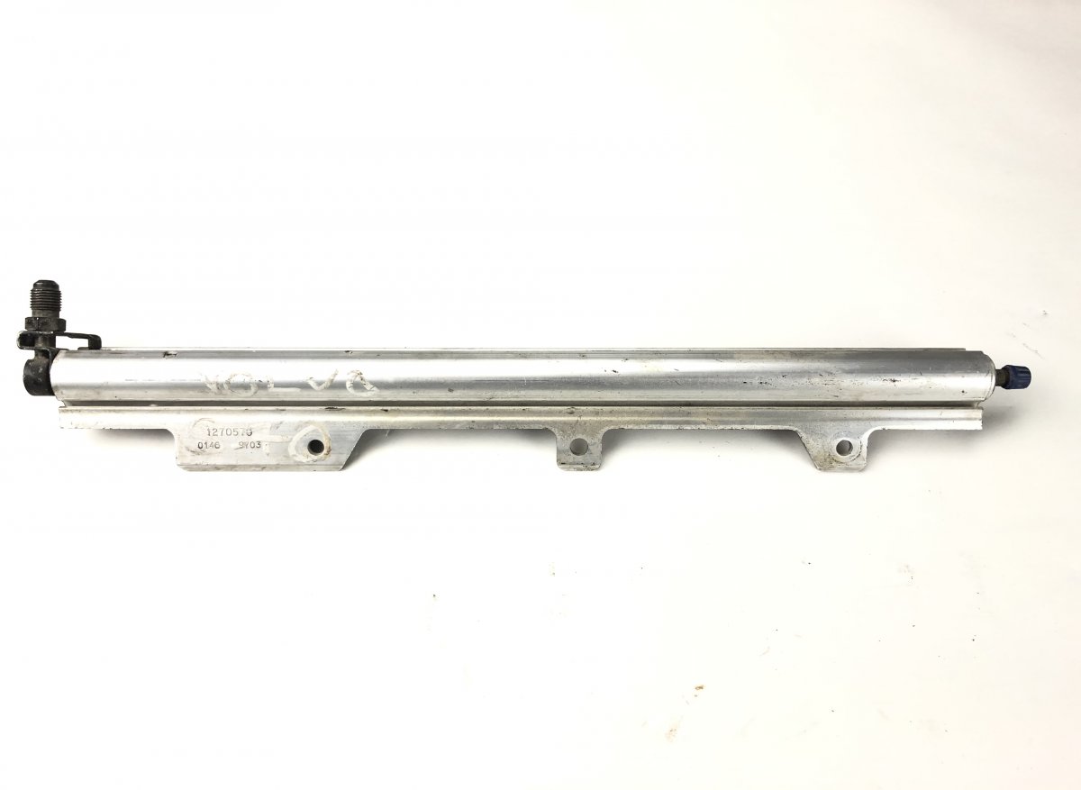 Volvo C70 Fuel Distributor / fuel rail VOLVO S70 / V70 / C70 (P80) (1996-2005) Fuel Di...