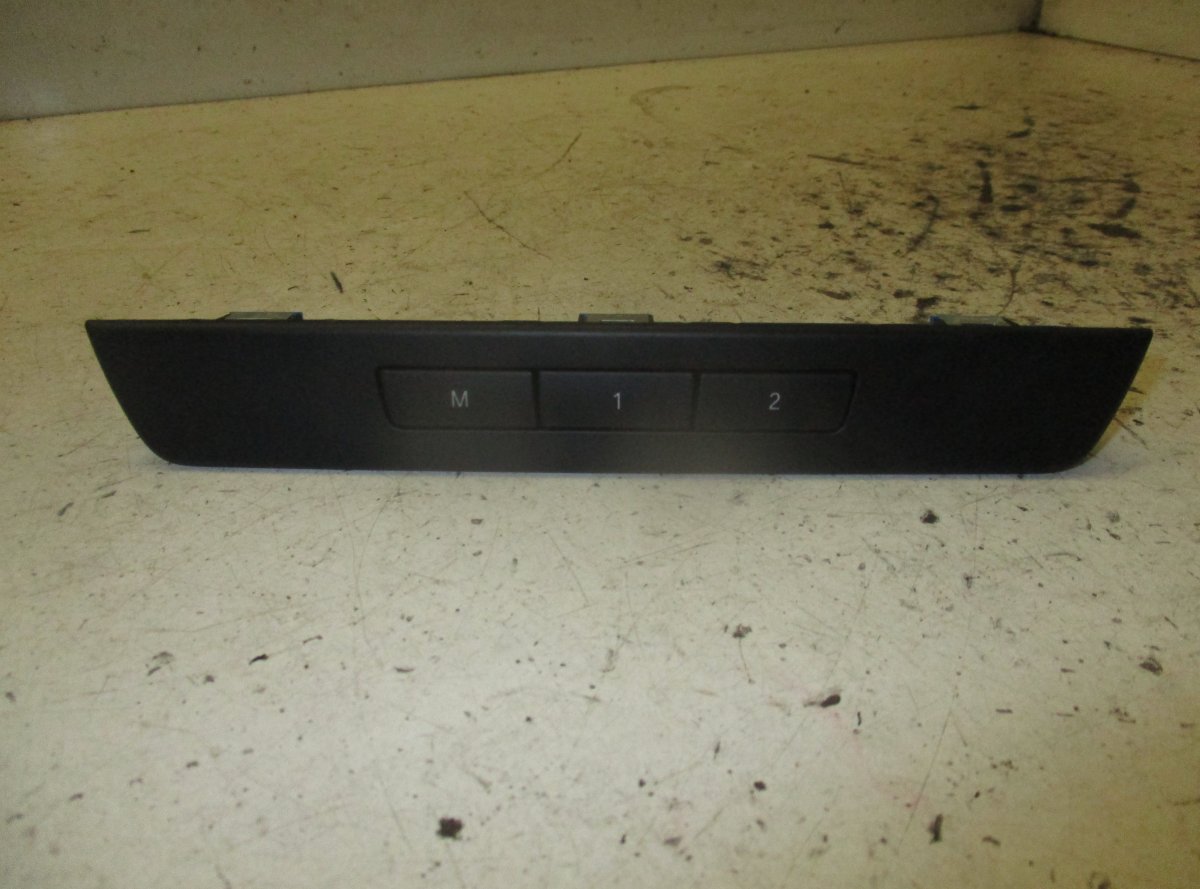 BMW 5 (F10 / F11) Memory Seat Switch front Left
