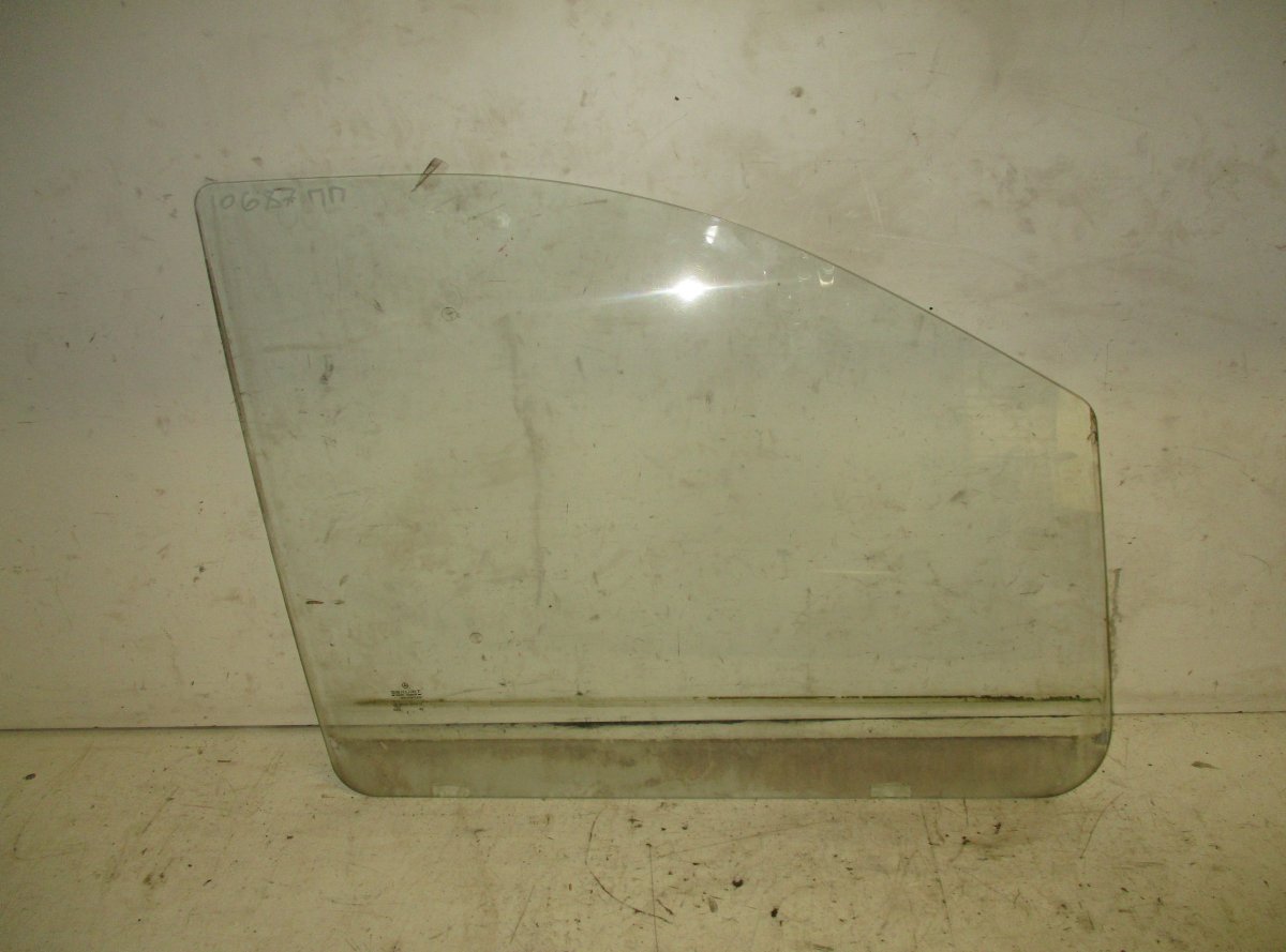Mercedes-Benz Viano / Vito (W639) Door window glass front right MERCEDES-BENZ VITO / VIANO (W639) (2003-2014) D...