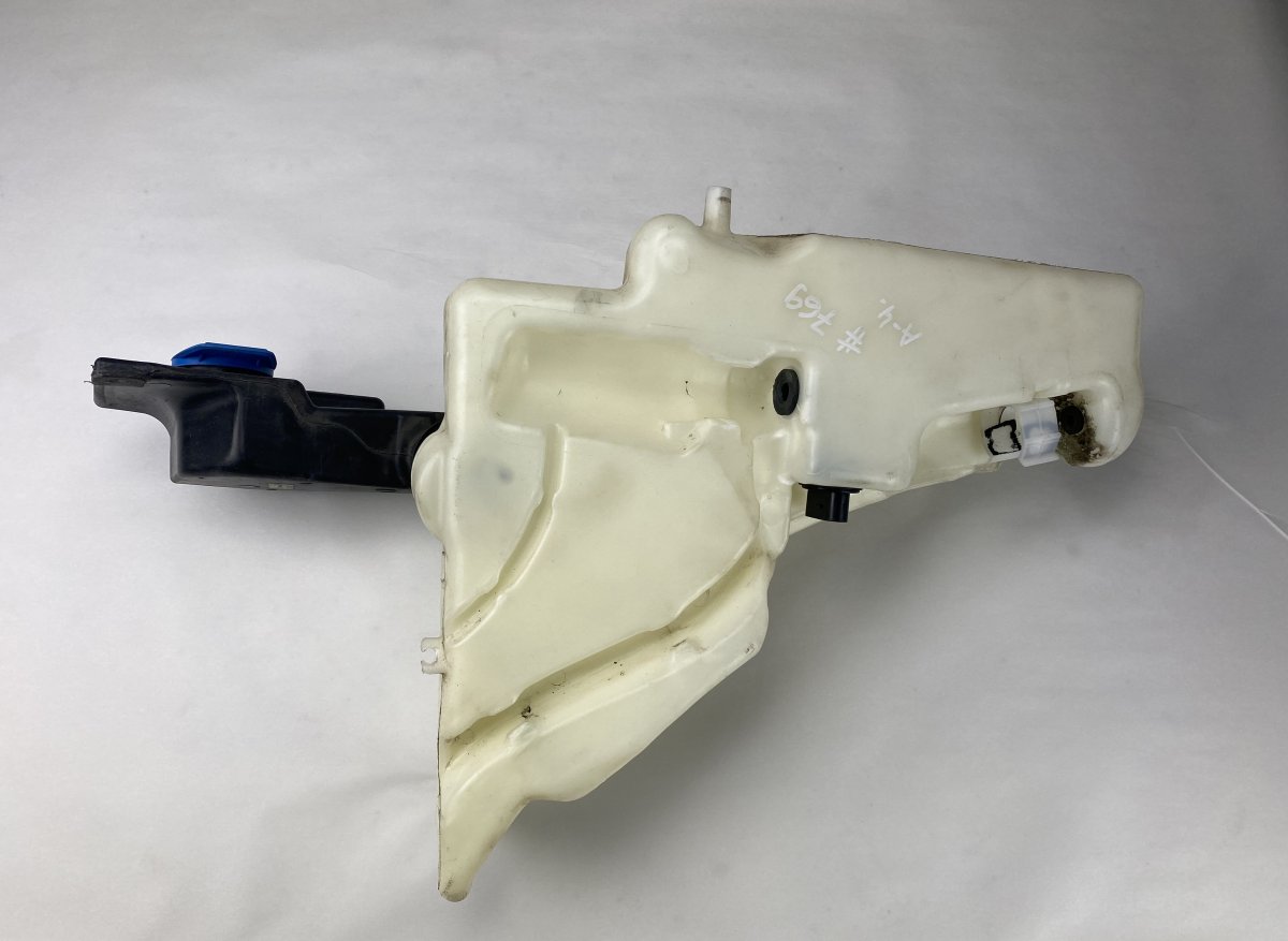Audi A4 (B8) Window washer reservoir