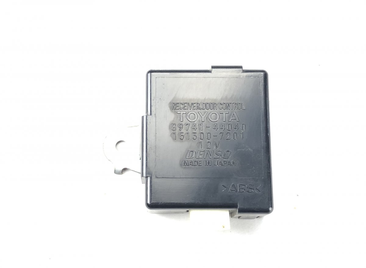 Toyota Avensis Verso Door control unit front left TOYOTA AVENSIS VERSO (XM20) (2001-2009) Door co...