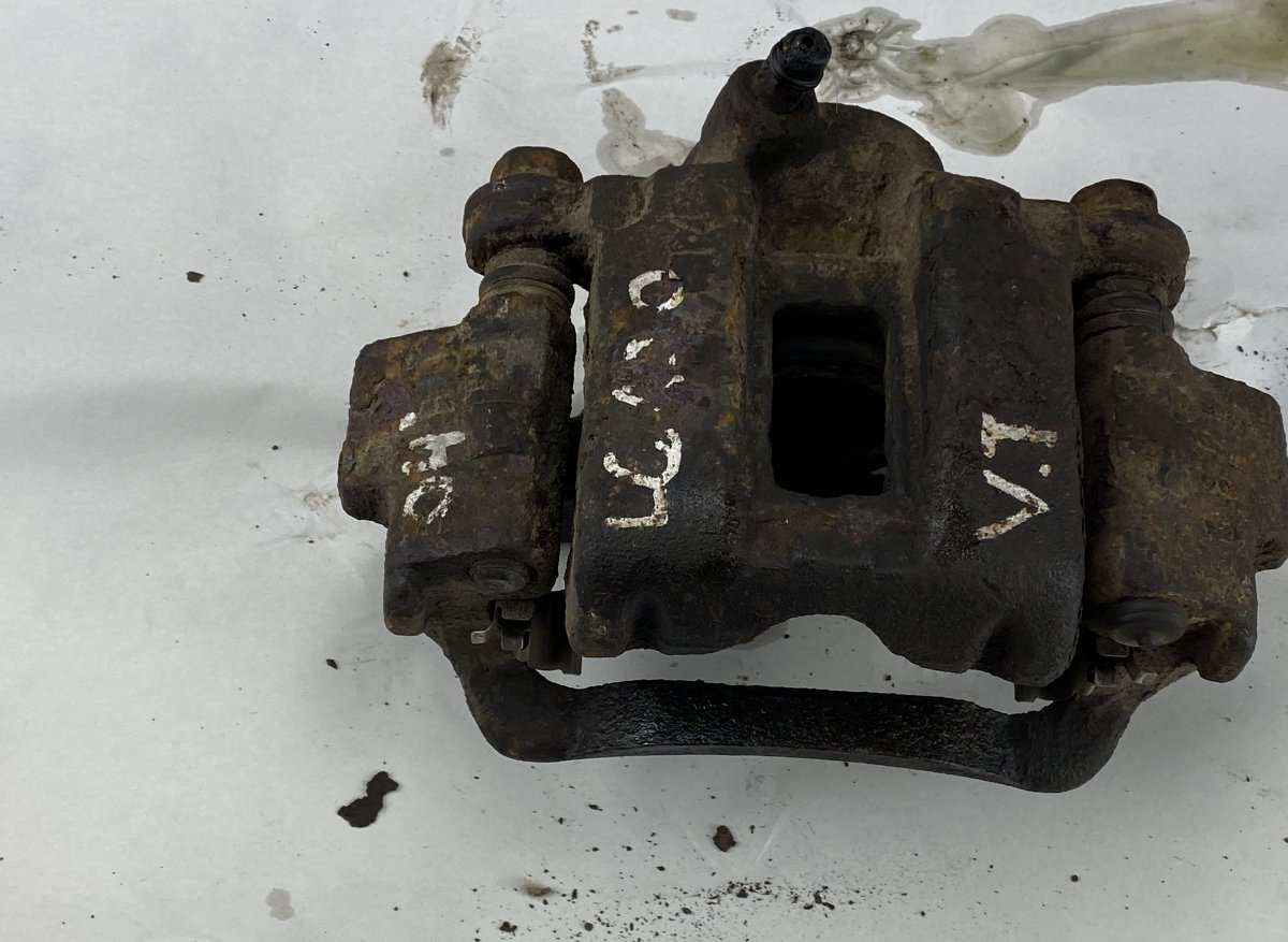 Toyota Land Cruiser 100 Brake caliper rear left TOYOTA LAND CRUISER 100 (1998-2007) Brake calip...