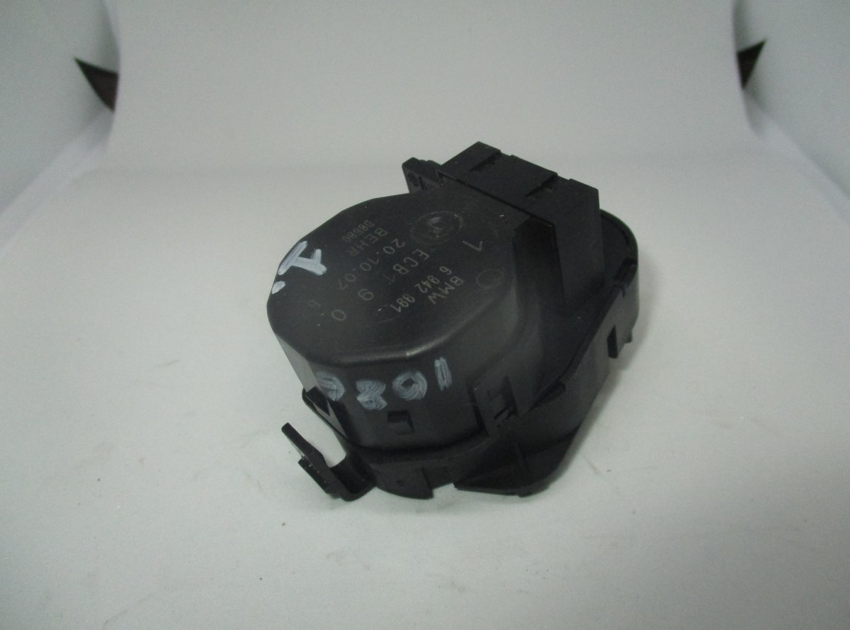 BMW 5 (E60 / E61) Evaporator air flow flap control motor BMW 5 (E60, E61) (2003-2010) Evaporator air flo...