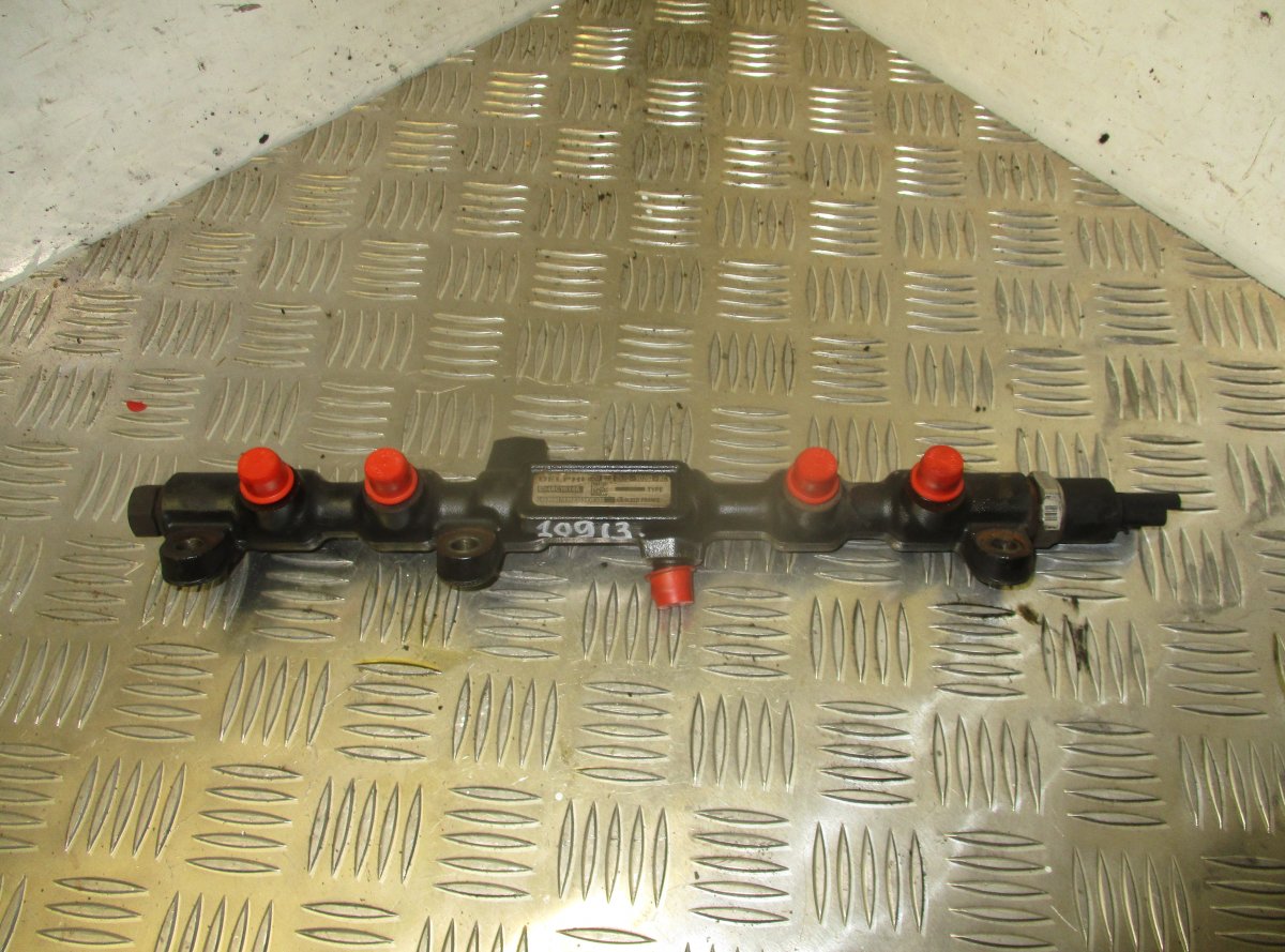 Ford Mondeo Fuel Distributor / fuel rail FORD MONDEO Mk III (2000-2007) Fuel Distributor...