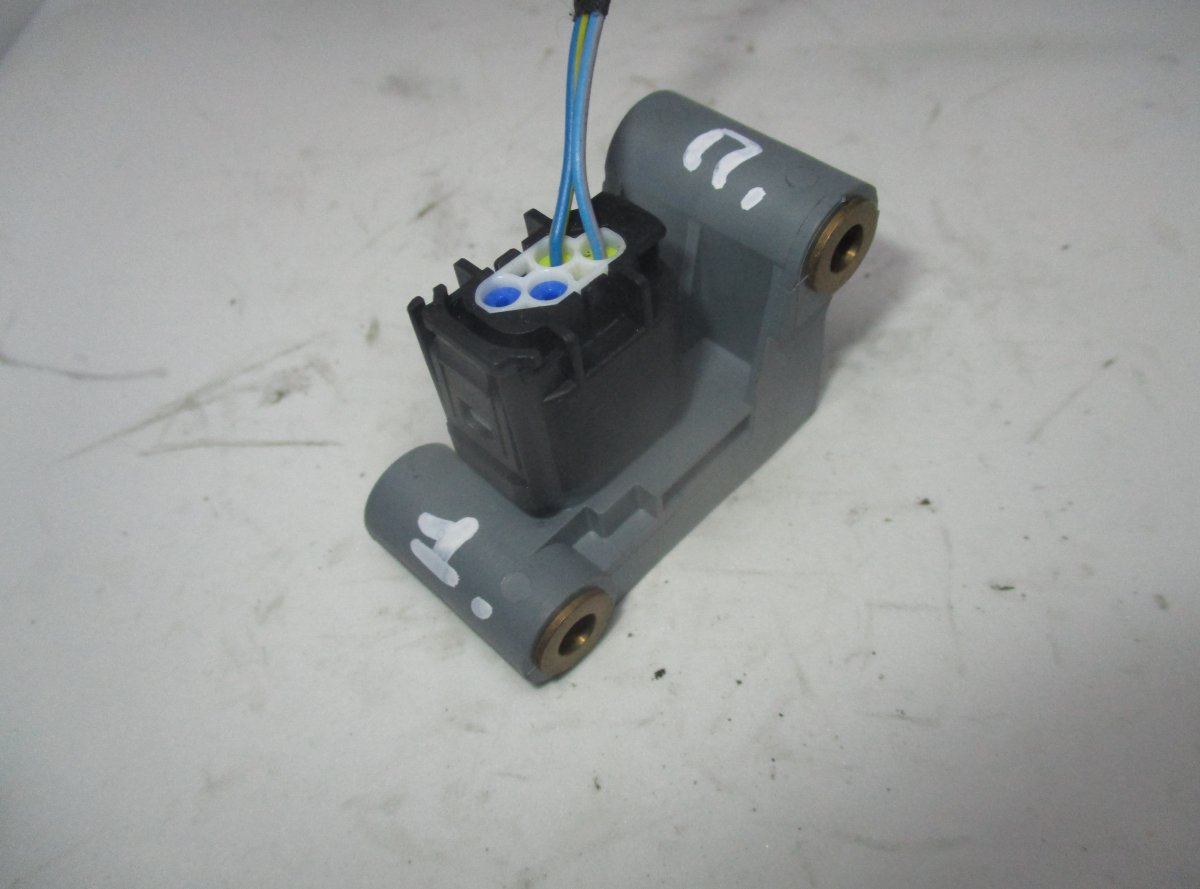 BMW 5 (F10 / F11) Crash Sensor Front