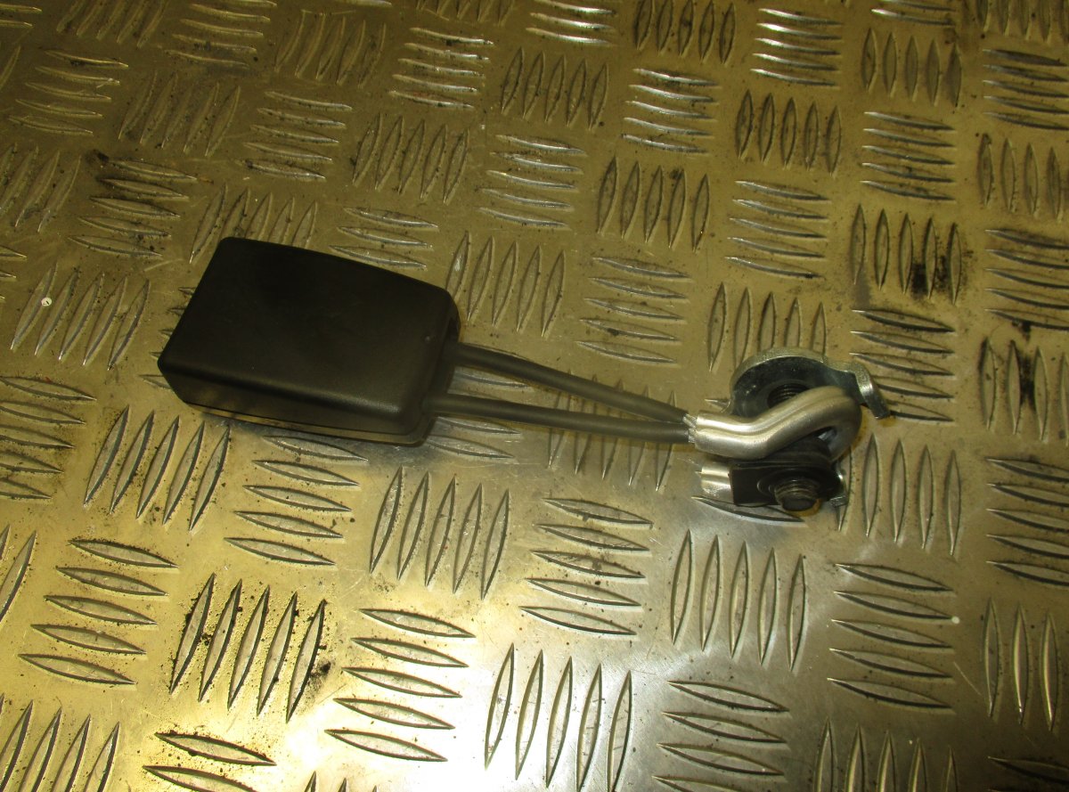 Mercedes-Benz CLS (C219) Seat belt buckle — rear left Seat belt buckle — rear left — MERCEDES-BENZ CL...