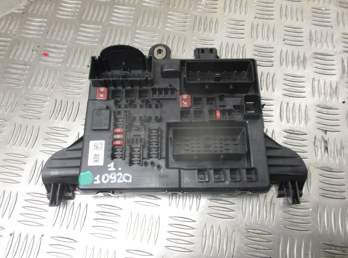 Opel Insignia (A) Fuse box OPEL INSIGNIA A (G09) (2008-2017) Fuse box 2273...