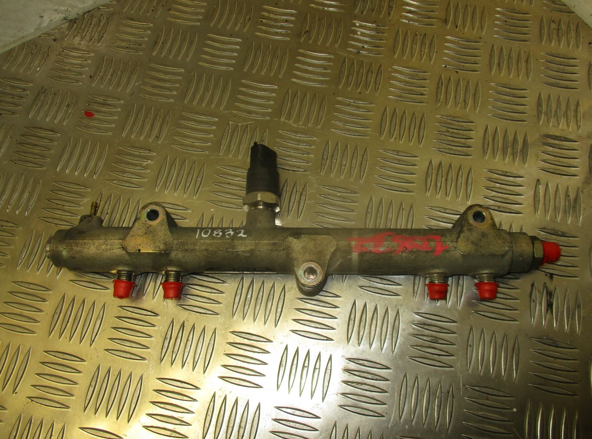 Chrysler Voyager / Town & Country Fuel Distributor / fuel rail